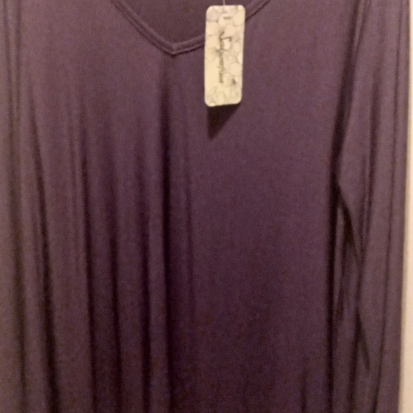 Tops - Picture 3 of 10